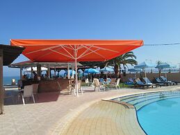 Ninos on the Beach