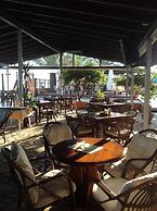 Ninos on the Beach