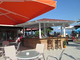 Ninos on the Beach