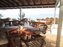 Ninos on the Beach