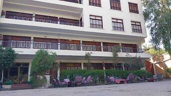 Rezeiky Hotel And Camp Luxor