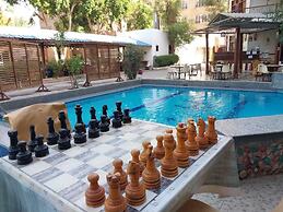 Rezeiky Hotel And Camp Luxor