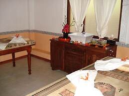 Kinasi Lodge