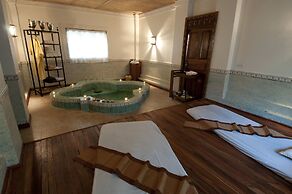 Kinasi Lodge