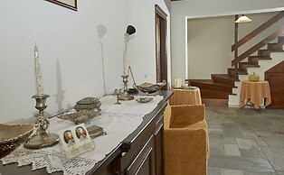 Atrapos Hotel