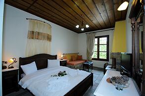 Atrapos Hotel