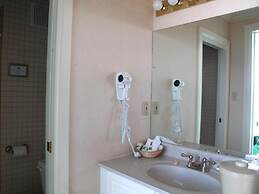 Brigantine Inn & Suites