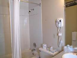 Brigantine Inn & Suites