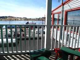 Brigantine Inn & Suites