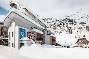 Josl Mountain Lounging Hotel
