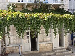Botsis Guest House