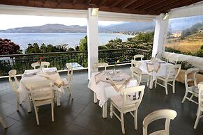 Clara Hotel