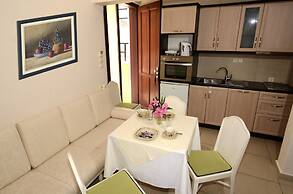 Clara Hotel