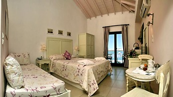 Clara Hotel