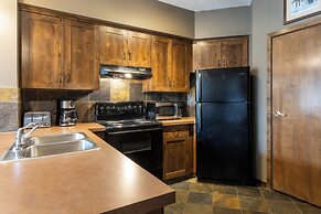 Glacier Mountaineer Lodge