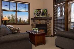 Glacier Mountaineer Lodge