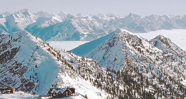 Glacier Mountaineer Lodge