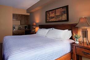 Glacier Mountaineer Lodge