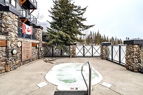 Glacier Mountaineer Lodge