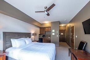 Glacier Mountaineer Lodge