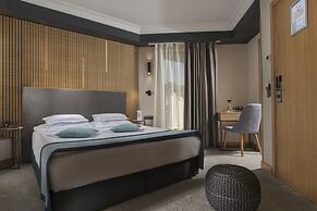 Rosslyn Thracia Hotel