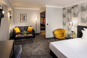 Rosslyn Thracia Hotel