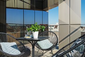 Rosslyn Thracia Hotel