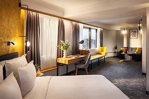 Rosslyn Thracia Hotel