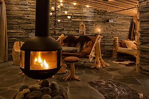 Engholm Husky Design Lodge