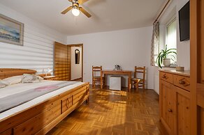 Rooms & Apartments Pr Matjon