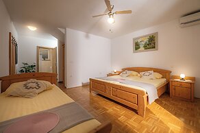 Rooms & Apartments Pr Matjon