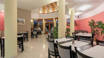 Sándor Hotel