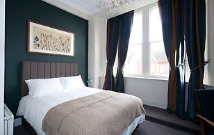 Kew Gardens Hotel