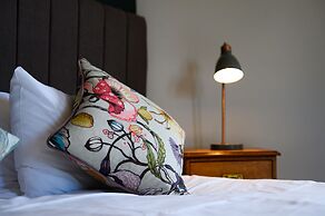 Kew Gardens Hotel