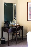 Kew Gardens Hotel