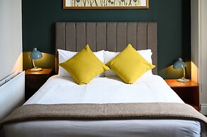 Kew Gardens Hotel