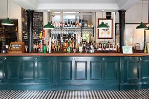Kew Gardens Hotel