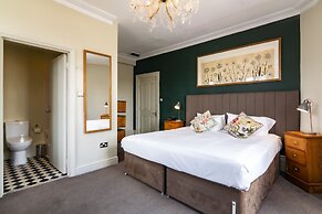 Kew Gardens Hotel