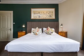 Kew Gardens Hotel