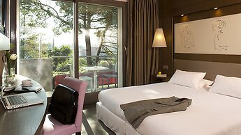 Safari Hotel