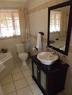Thatchings Guest House