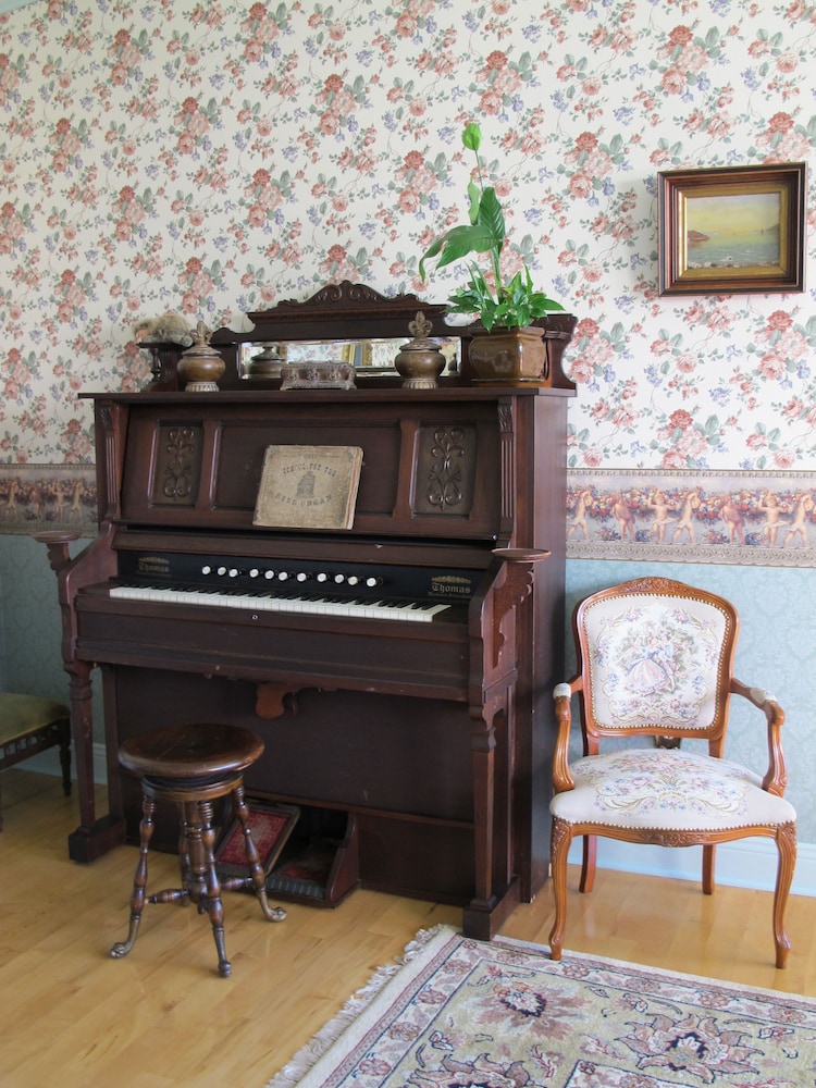 The Maple Inn B&B