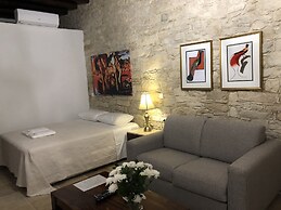 Nikis House