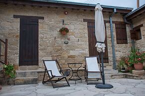 Nikis House