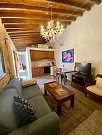 Nikis House