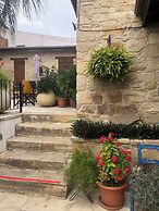 Nikis House