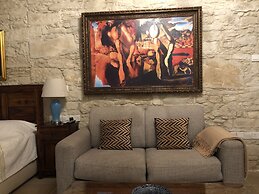 Nikis House