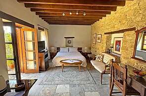 Nikis House
