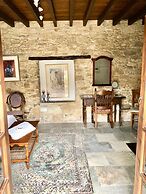 Nikis House