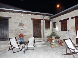 Nikis House